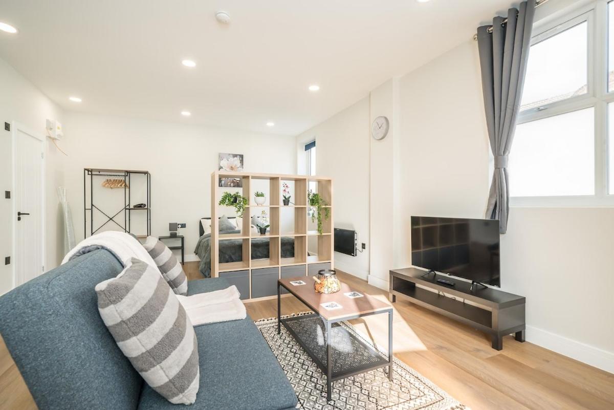 East16 Flat Apartment London